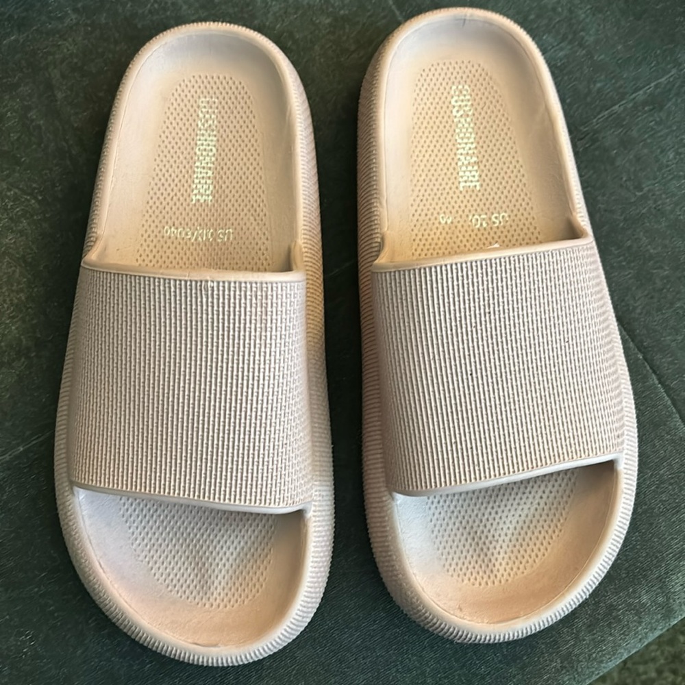Women’s shoes